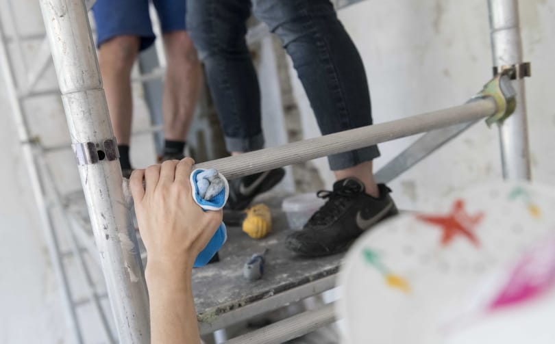 Felújítási támogatás: néha megéri inkább magunknak végezni a munkát, még ha emiatt le is mondunk az ingyenpénzről
