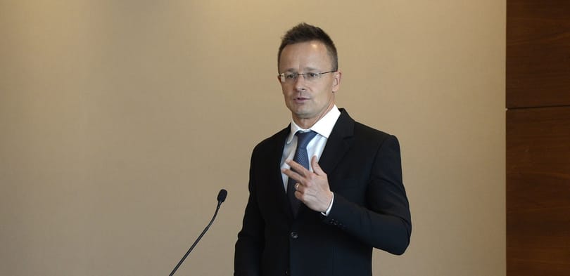 Szijjártó szerint az USA-val szemben kemény fellépésre van szükség, Kínával viszont együtt kell működni
