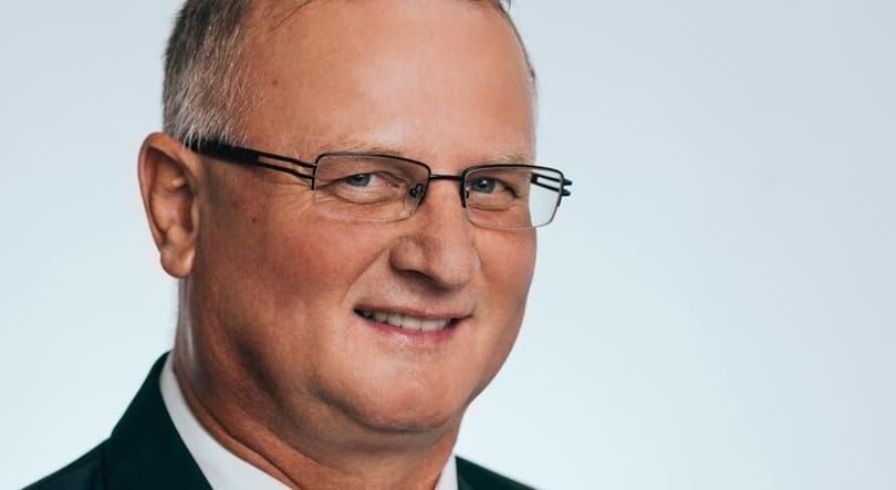 Elütött tolatás közben egy nőt Obbágy Csaba fideszes képviselő