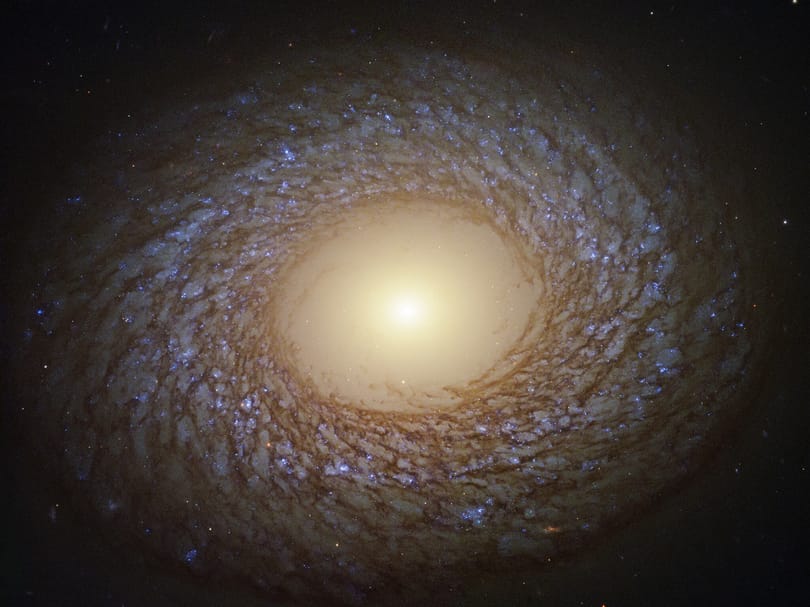 Pelyhes galaxis fekszik 67 millió fényévre a Földtől, le is fotózták