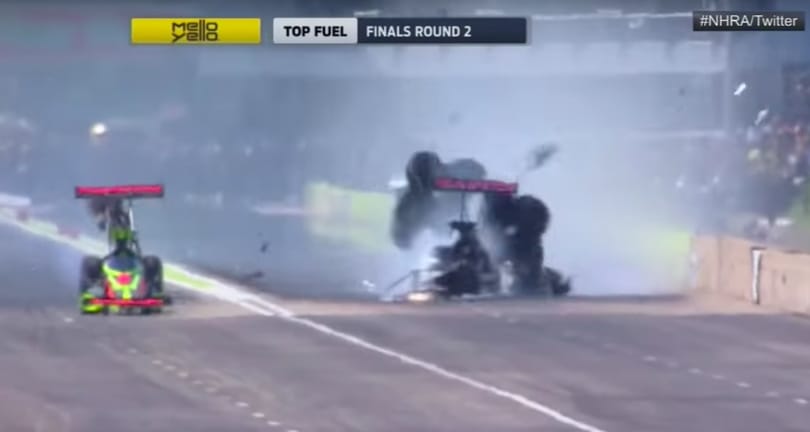 Brutális: 486(!) km/h-nál karambolozott a versenyautó – videó