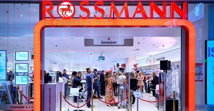 Évi félmillió vásárló is megfordulhat a 170 millióból felújított Rossmannban