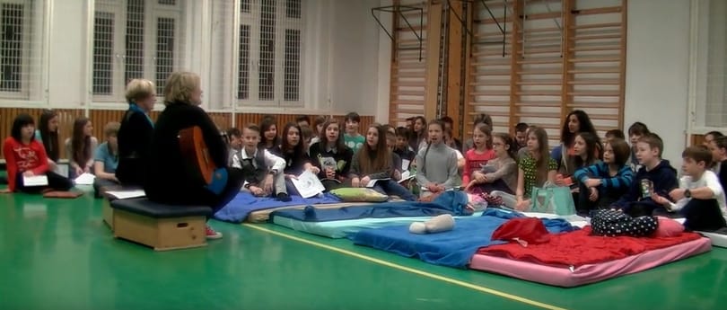 Pizsamapartival készül az Oscar-gálára a Mindenkiben szereplő kórus - videó