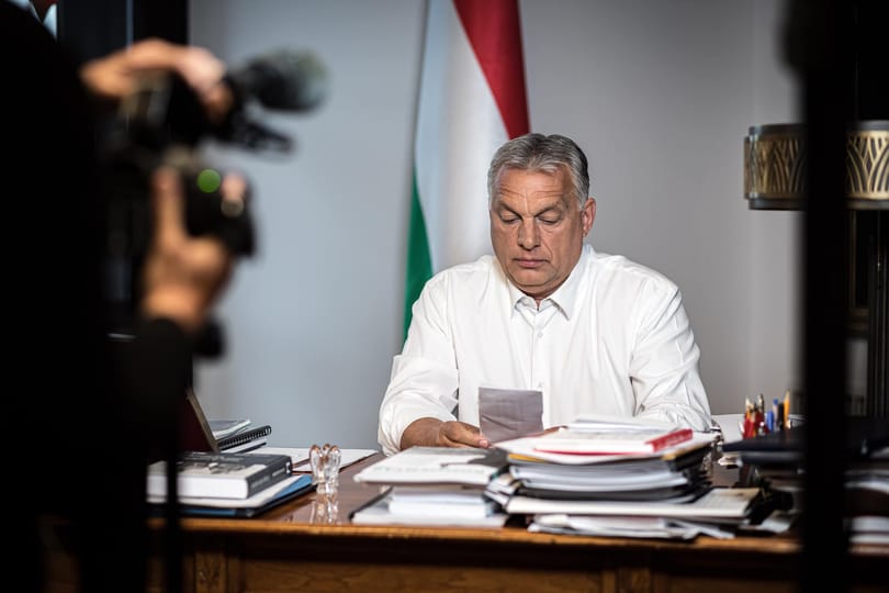 A koronavírus célponttá tette Orbánt, és ő élvezi