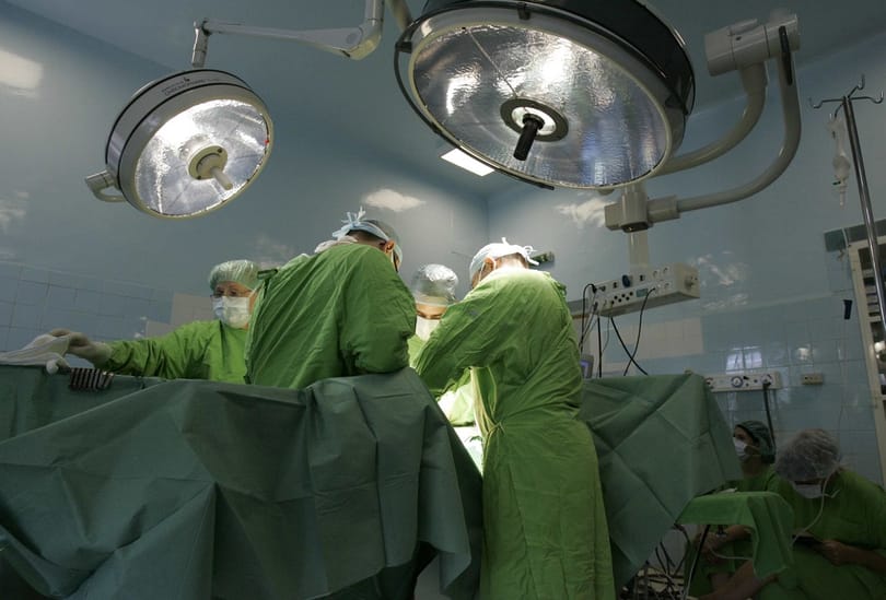 Idősebb orvosok betegei nagyobb arányban halnak meg