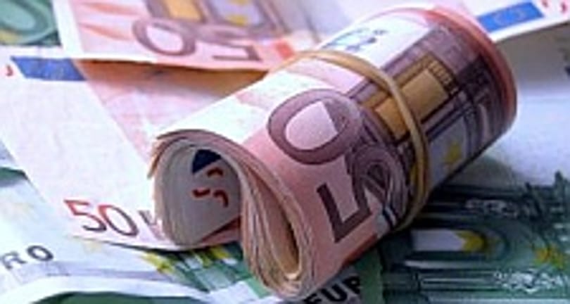 304 forint egy euró, 250 forint alatt van a svájci frank