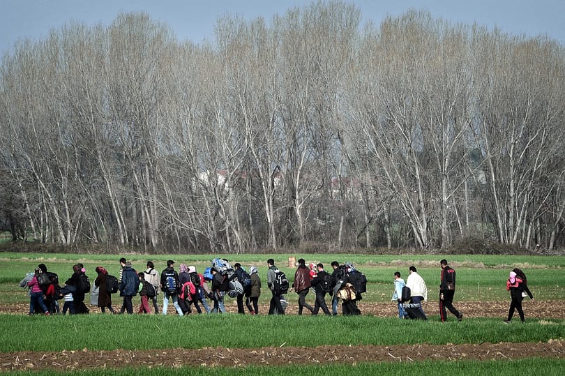 Több mint harminc külföldi fotóriportert állított elő a macedón rendőrség