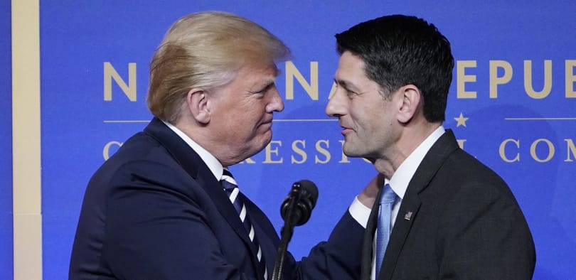 Lelépett az ember, akitől a republikánusok hiába várták, hogy megfékezi Trumpot