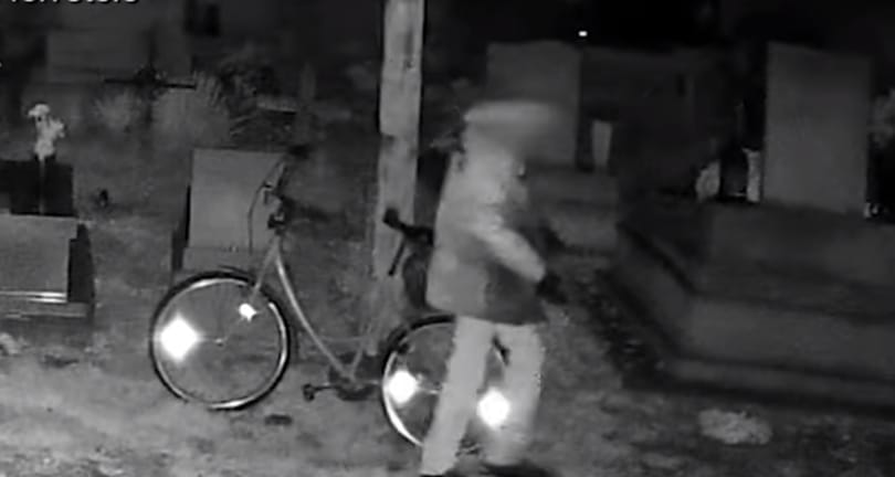 Mécseseket lopott a temetőben, hogy otthon legyen mivel világítani