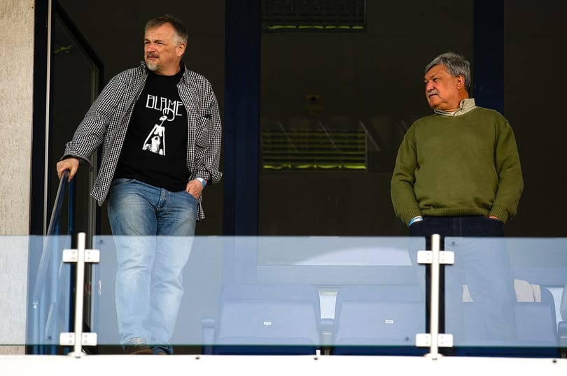 Mellékesen: mennyit visznek haza a tőzsdei cégek tisztségviselői?