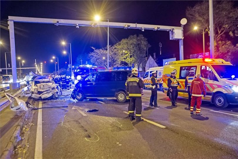 Megdöbbentő fotók jöttek az ötös karambolról az M3-ason