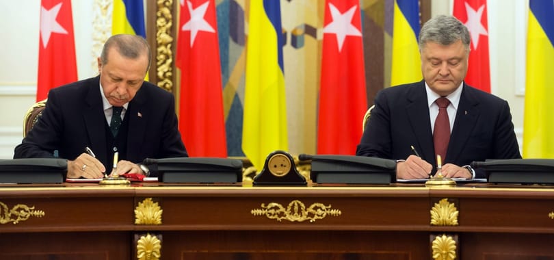 Majdnem lefejelte az asztalt a török elnök az ukrán elnök beszédét hallgatva