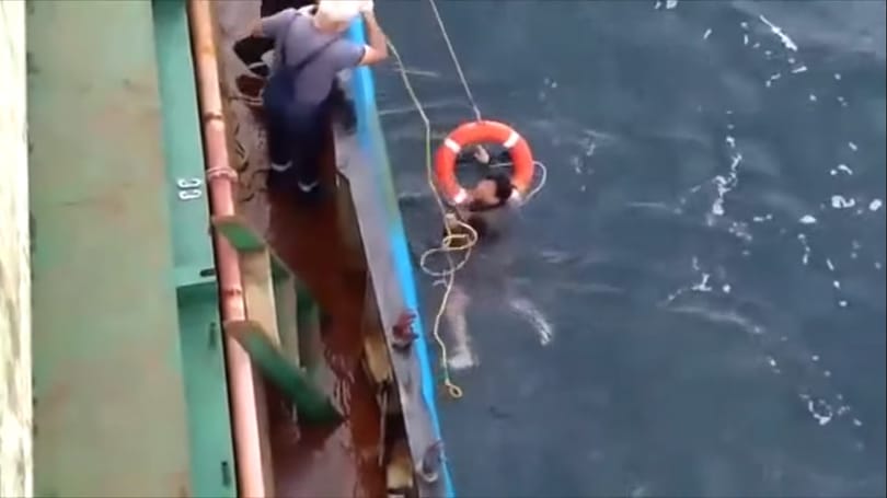Műanyaghulladékba kapaszkodva menekült meg egy észak-koreai férfi a tengeren