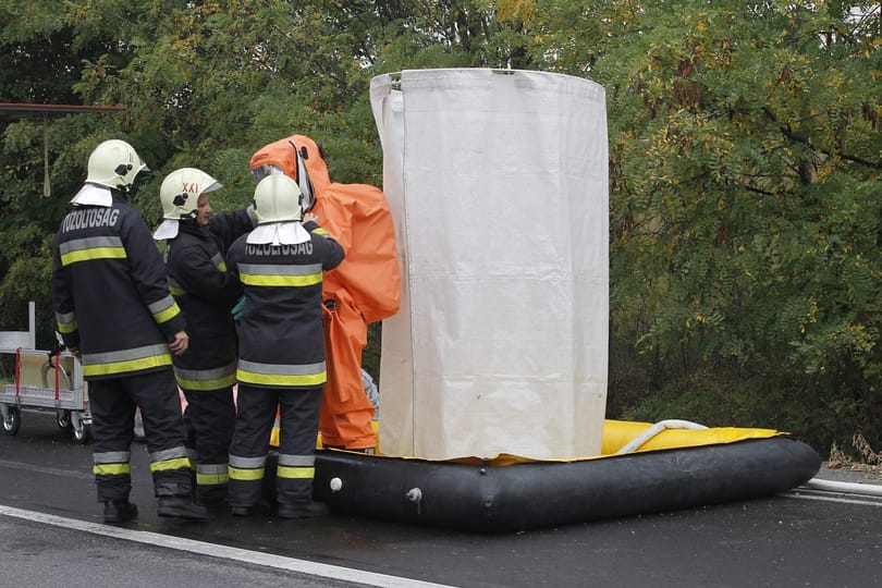 Fotók: vegyvédelmisek szállták meg az M0-st