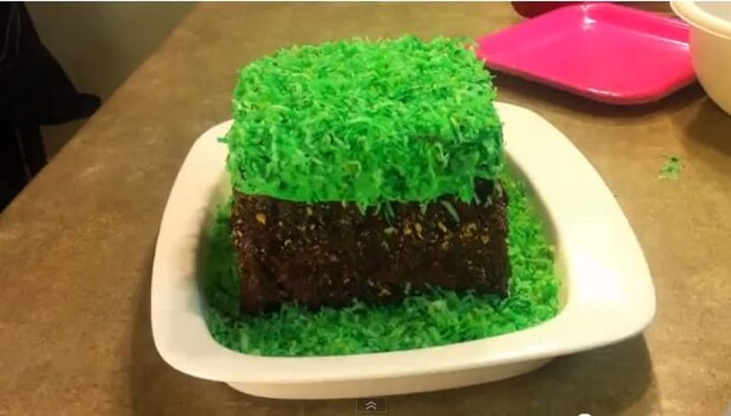 Minecraft sütemény és igazi építőkocka