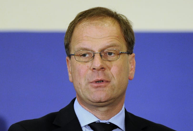 Három órán át faggatták a magát függetlennek nevező Navracsicsot az EP-ben