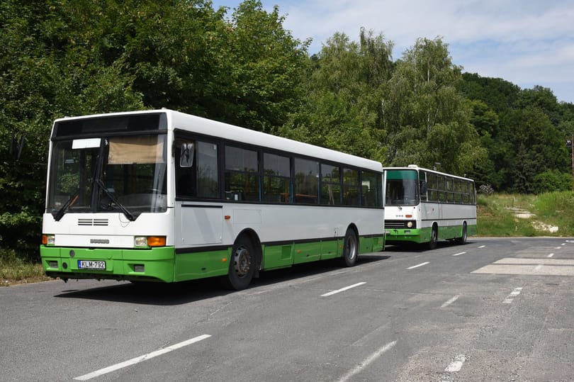 Újabb két legendás Ikarus-busszal bővült a közlekedési múzeum gyűjteménye – fotó