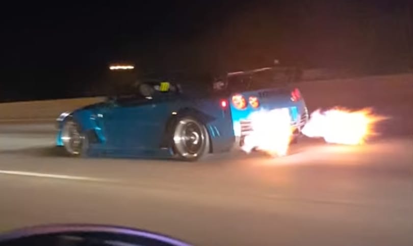 Így trollkodja meg egy Nissan GT-R az illegális gyorsulási versenyt – videó