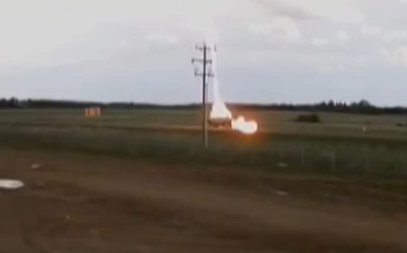Ilyen, ha villám csap bele egy autóba - lassított felvétel