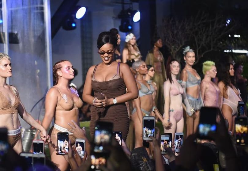 XXI. századi Coco Chanel: egész divatház épül Rihanna rajongóira