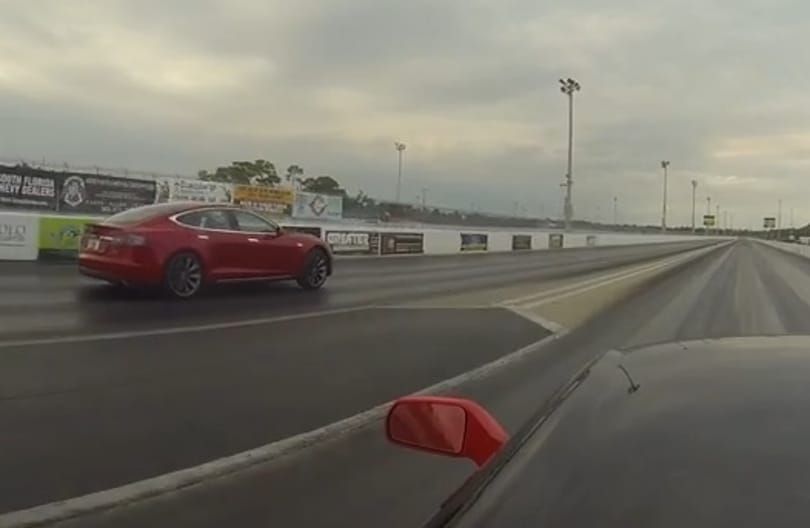 Tesla Model S az új Corvette ellen - világok harca