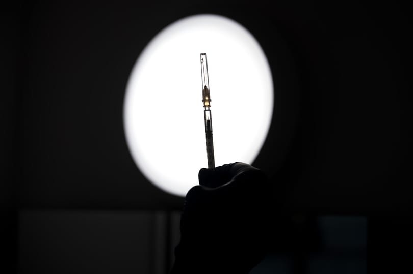 A Pfizer közölte, hogy kamaszoknál 100 százalékos hatásosságú a vakcinájuk