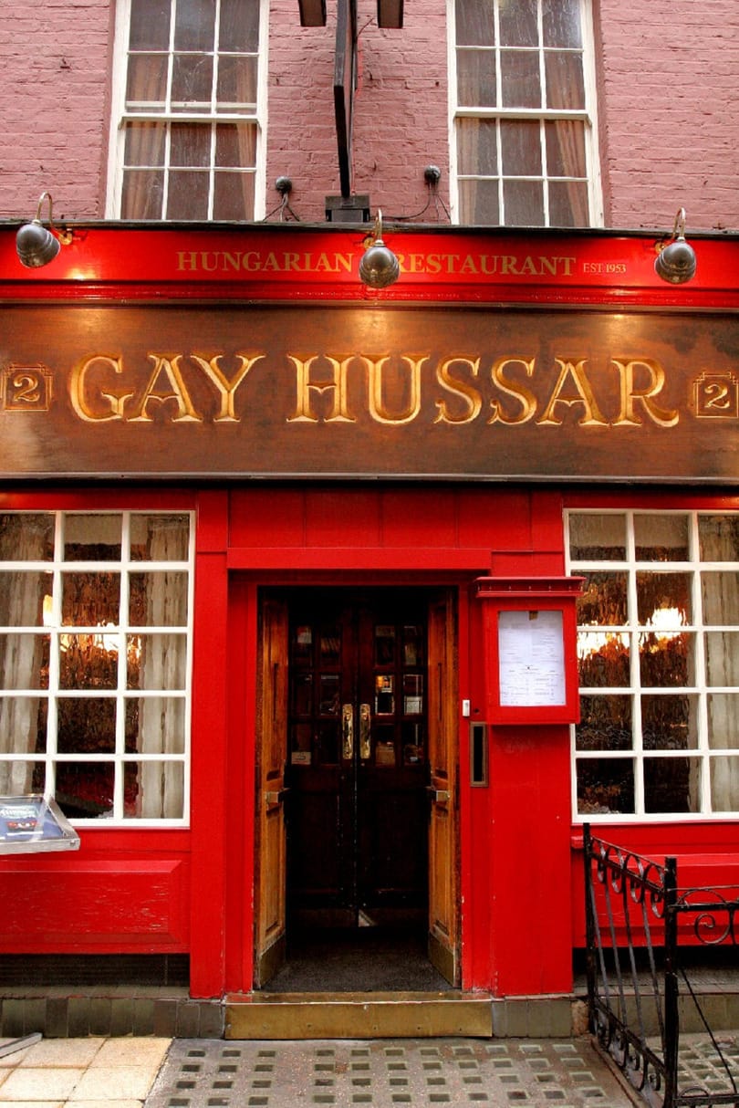 Eladó a legendás londoni Gay Hussar étterem