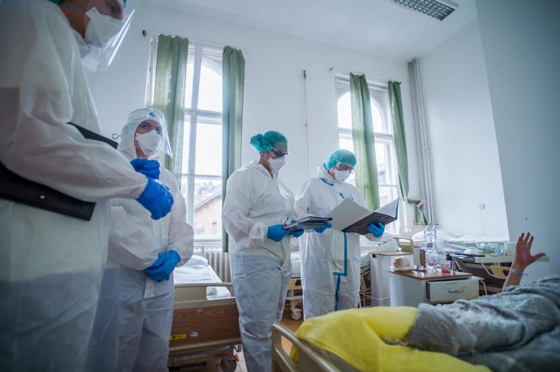 Koronavírus: 165-tel nőtt a halálos áldozatok száma