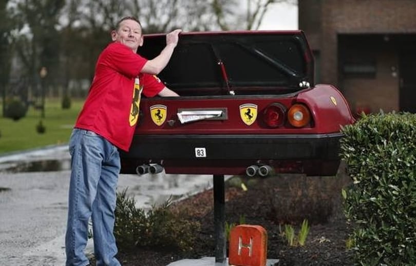 A világ legdrágább postaládája egy Ferrariból készült
