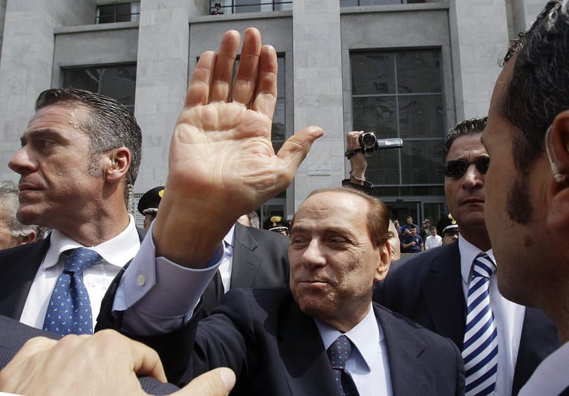 Berlusconi ismét megjelent a bíróság előtt