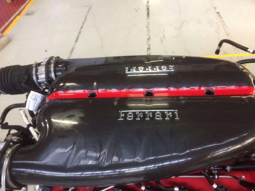 Hihetetlen: eBayen árulják egy LaFerrari motorját, egy budai villa is kijönne az árából