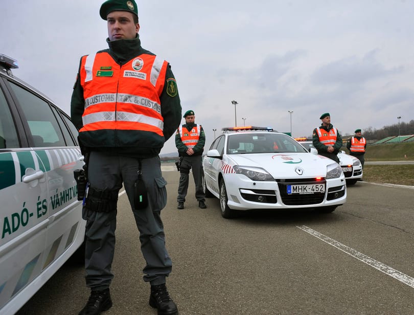 Megpróbálta megvesztegetni a NAV járőreit egy horvát autós az M7-esen