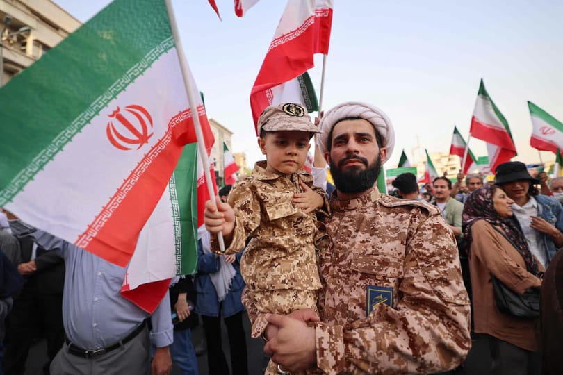 Belenéztek a szakértők a jósgömbbe, és megmondták, mi jön Iránban Hamenei ajatollah után