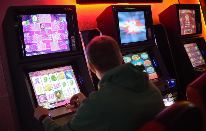 Telex: Koronavírus miatt halt meg egy kaszinó biztonsági őre
