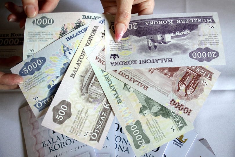 Navracsics viccel: a balatoni pénz nem tör a forint babérjaira