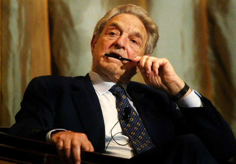 A Századvég úgy felmérte Soros György népszerűségét, hogy a fal adta a másikat