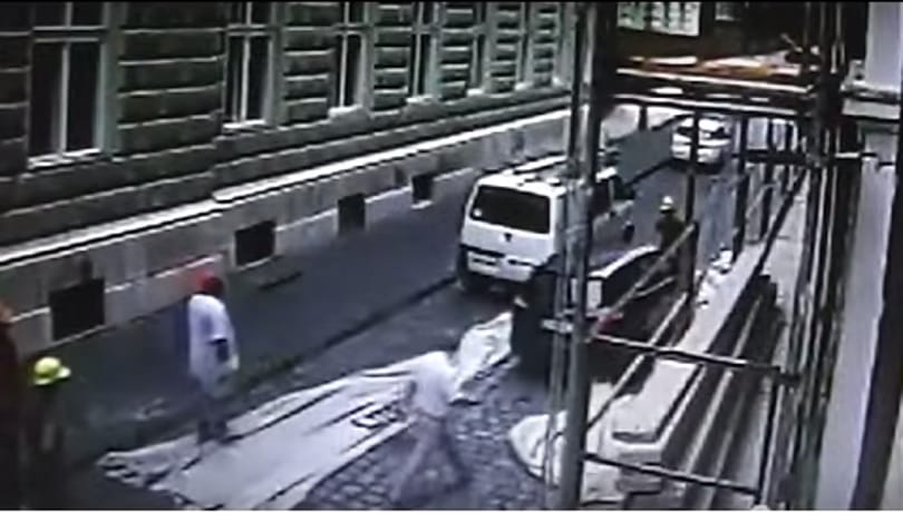 Videóval keresi a rendőrség Magyarország legbunkóbb autósát
