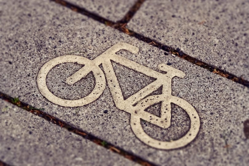 245 millióért épült új kerékpárút Békés megyében, de az átadása előtt szétrepedt
