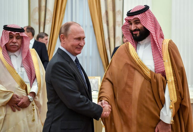 Mohamed és Putyin fityiszt mutatott Bidennek, és olajpaktumot kötött az USA ellen