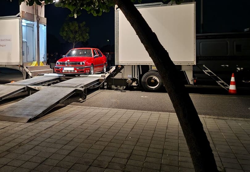 Mobil vizsgaállomással jelent meg a hatóság egy kecskeméti illegális autóversenyen