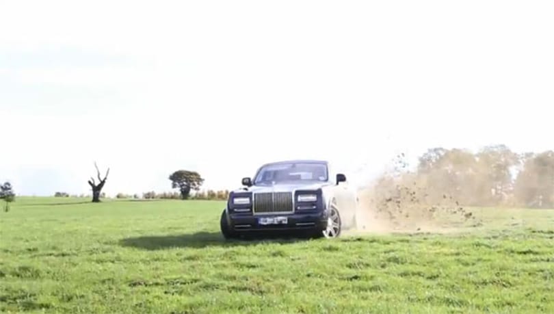 Ki mondta, hogy nem lehet ralizni egy Rolls-Royce-al - videó