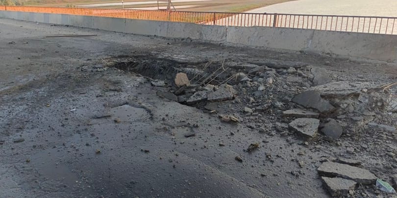 Pontonhíddal helyettesítik az oroszok a szétlőtt krími átkelőt