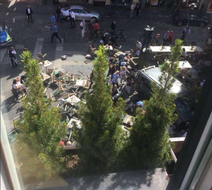 Tömegbe hajtott egy kisteherautó Münsterben, egy labilis német férfi vezette
