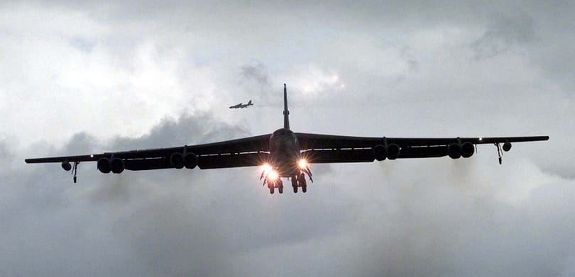 Orosz harci gépek kísértek egy amerikai bombázót a Csendes-óceán felett