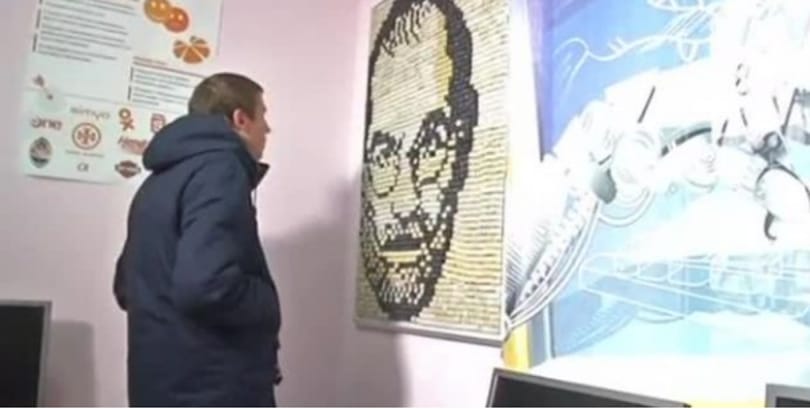 Komputer-billentyűkből rakták ki Steve Jobs portréját