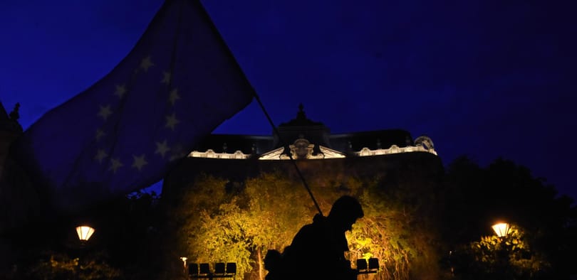 Éjfélre az Oktogont és a Deák teret is tüntetők vették birtokba