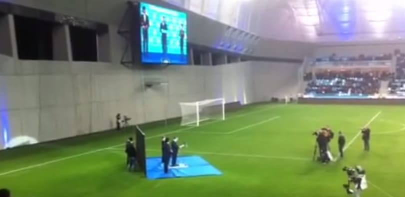 Megpróbálták Orbán videójáról eltüntetni a füttykoncertet, de nem sikerült