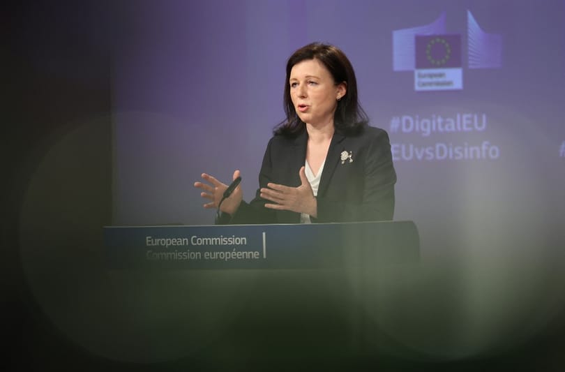 Vera Jourová: Oroszország szélsőjobboldali csoportokat pénzel világszerte