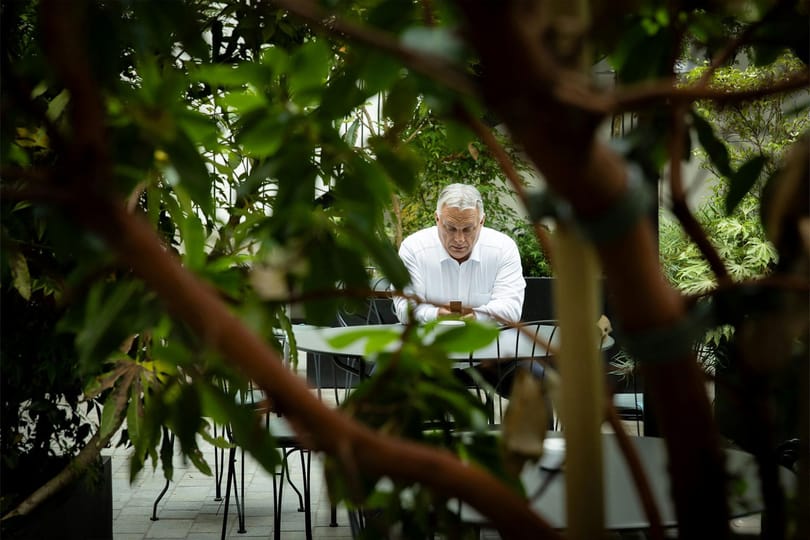 Brüsszel elfoglalását ígérgeti, miközben Magyarország kicsúszni látszik Orbán kezei közül