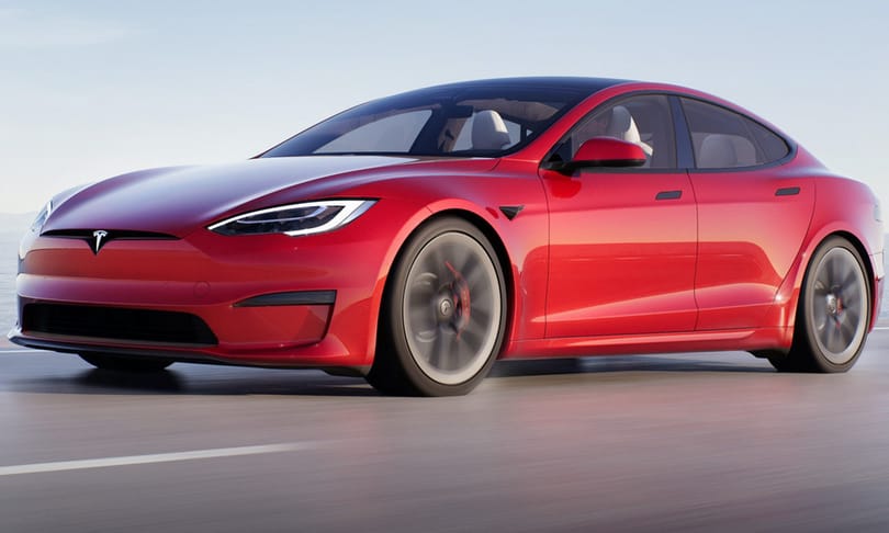 A Tesla elkaszálta az 1100+ lóerős csúcs-villanyautót